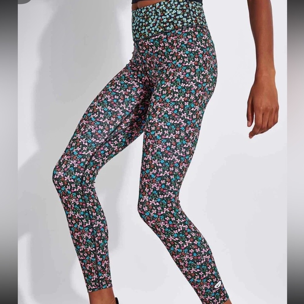 Nike dry fit blue pink floral fun cute girly athletic active leggings size L